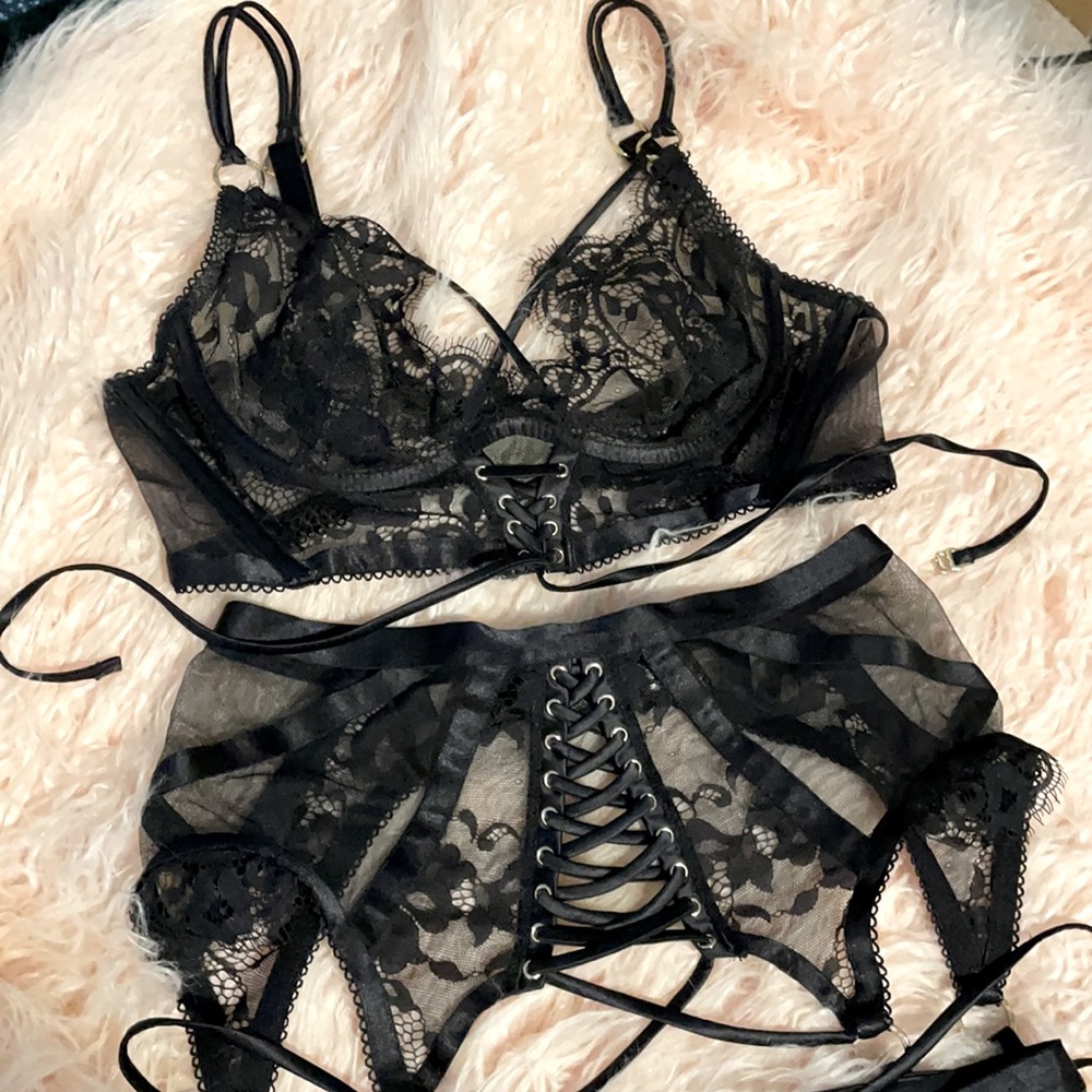 Honey Birdette Black Lace Set Bra 34D Garter Small Panties Small